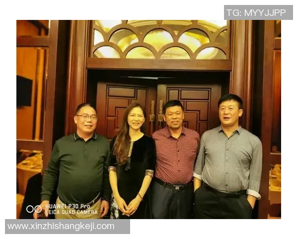 足球明星重温经典穿旧版球鞋展现独特风格与怀旧情怀